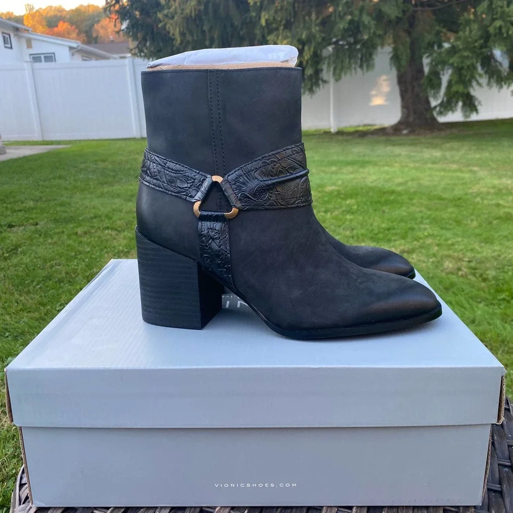 NWT/NIB Vionic Women's Carnelia Block Heel Bootie (Size 7)